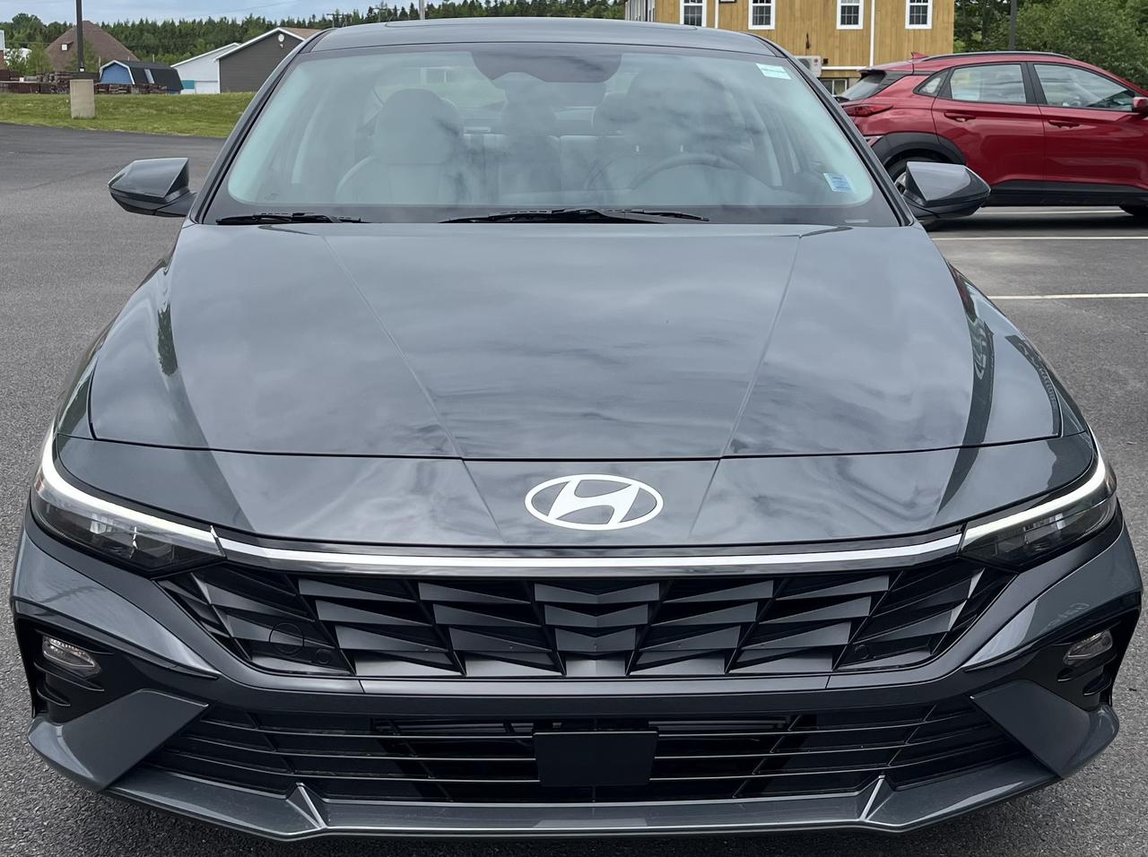 2025 Hyundai Elantra Luxury TWO-TONE INTERIOR Photo