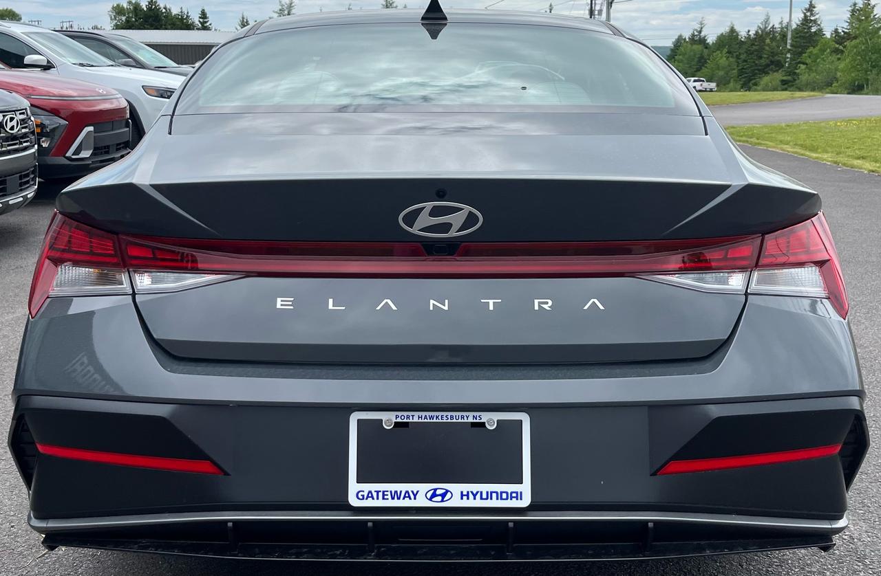 2025 Hyundai Elantra Luxury TWO-TONE INTERIOR Photo