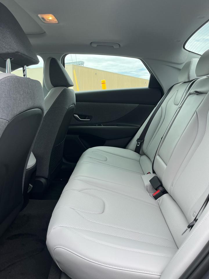 2025 Hyundai Elantra Luxury TWO-TONE INTERIOR Photo