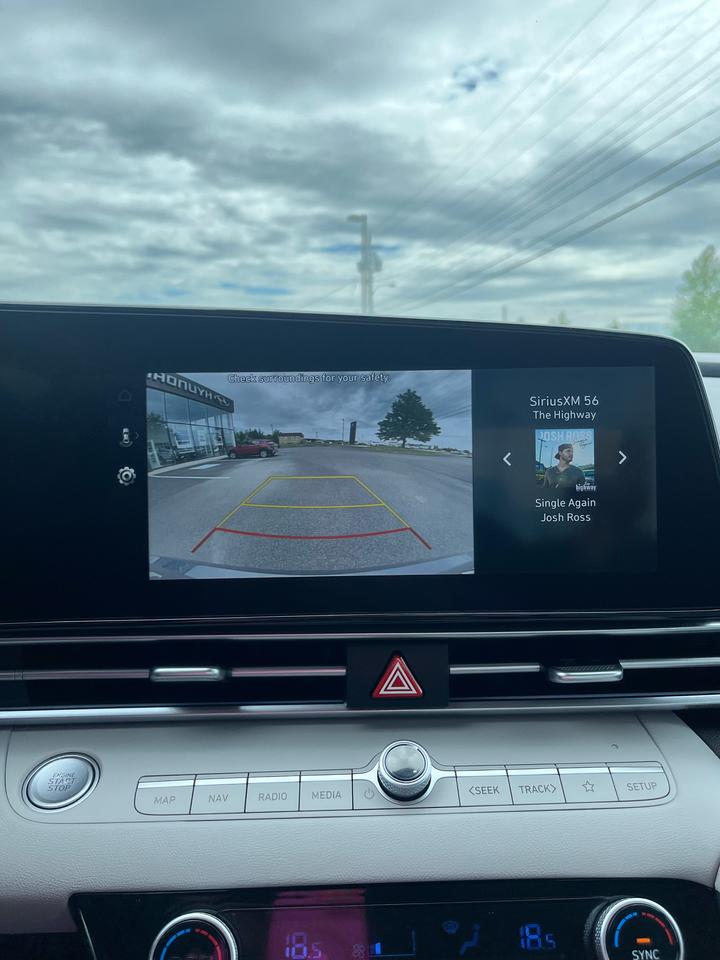 2025 Hyundai Elantra Luxury TWO-TONE INTERIOR Photo