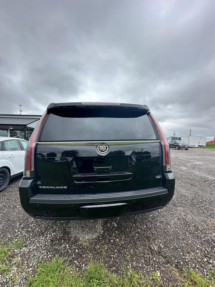 2015 Cadillac Escalade LUXURY - Photo #2