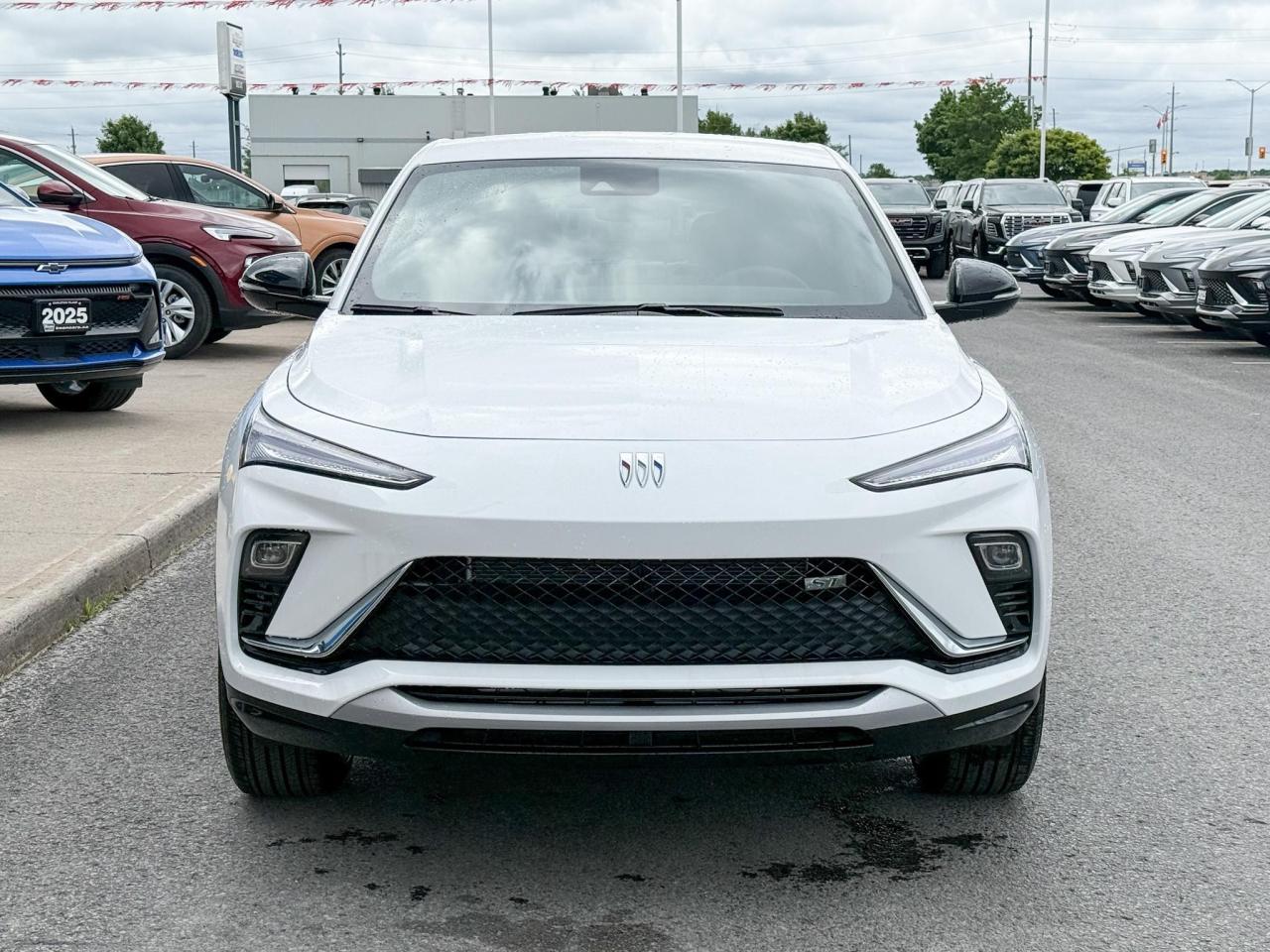 2025 Buick Envista Sport Touring 1.2L 3CYL WITH REMOTE START/ENTRY, HEATED SEATS, HEATED STEERING WHEEL, POWER LIFTGATE, ANDROID AUTO AND APPLE CARPLAY Photo