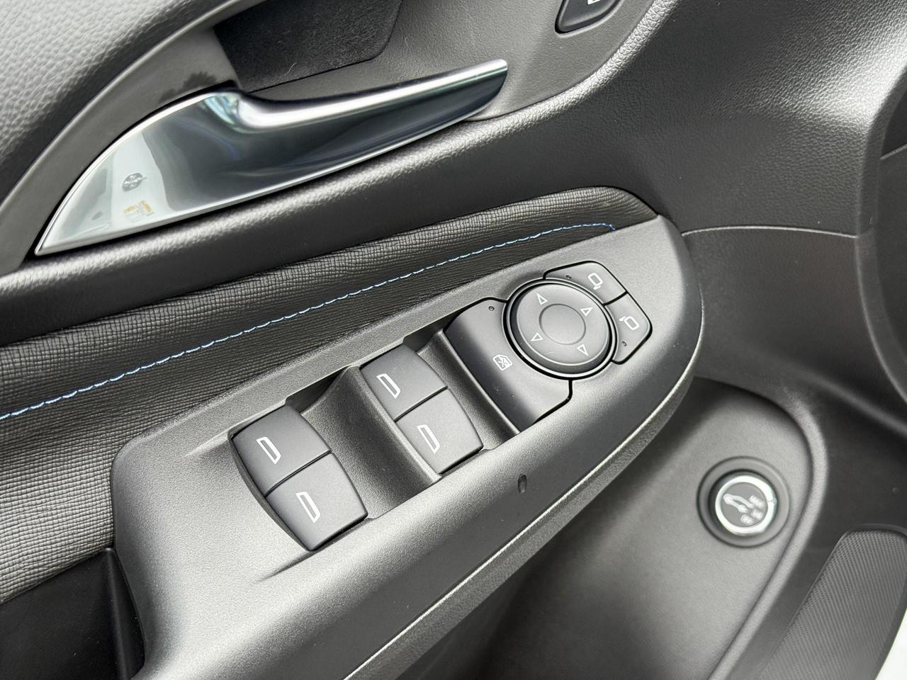 2025 Buick Envista Sport Touring 1.2L 3CYL WITH REMOTE START/ENTRY, HEATED SEATS, HEATED STEERING WHEEL, POWER LIFTGATE, ANDROID AUTO AND APPLE CARPLAY Photo