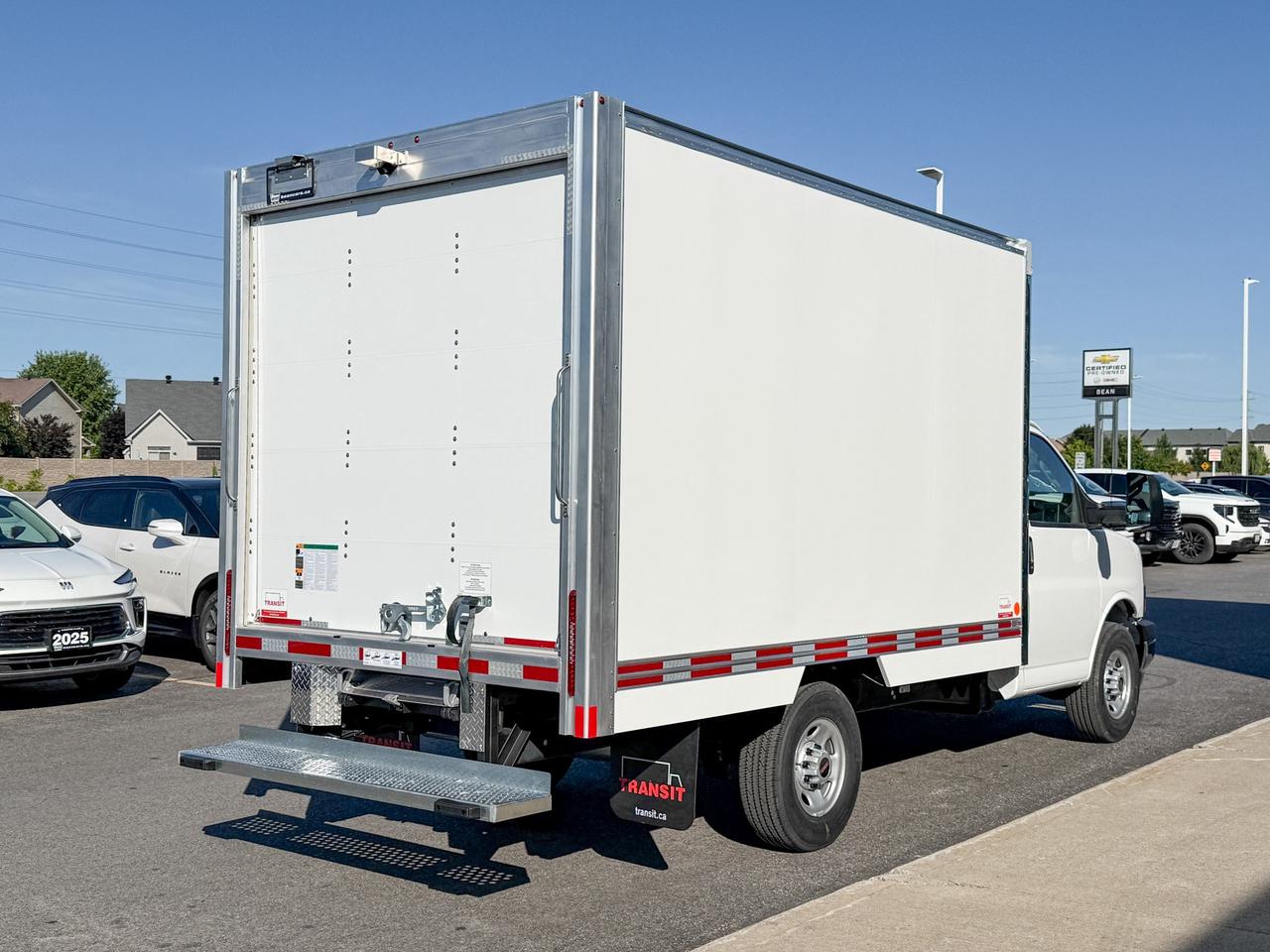 2025 GMC Savana Cutaway Work Van 4.3L V8 WITH REMOTE ENTRY, CRUISE CONTROL, A/C, REAR VISION CAMERA, AM/FM STEREO Photo