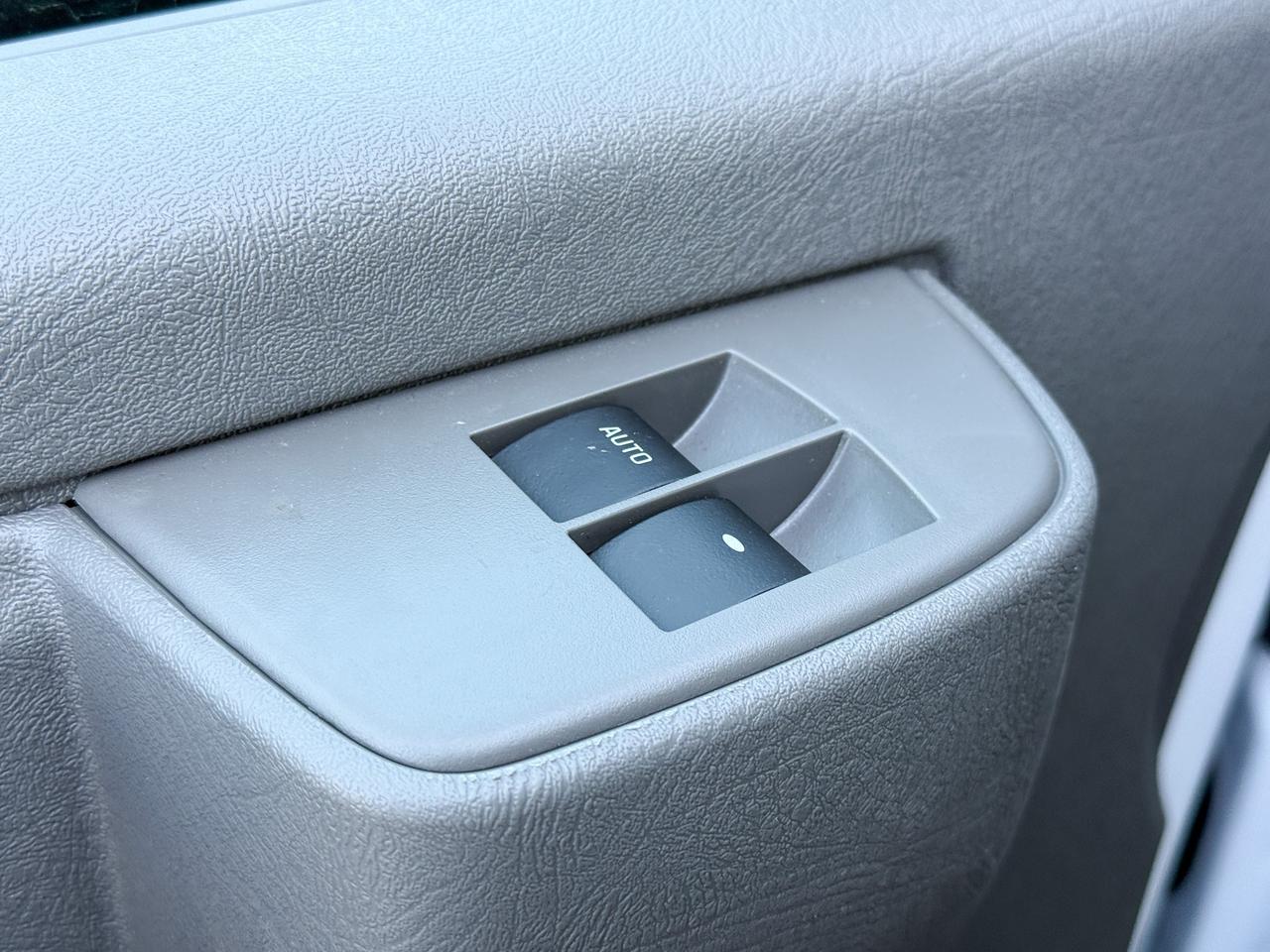 2025 GMC Savana Cutaway Work Van 4.3L V8 WITH REMOTE ENTRY, CRUISE CONTROL, A/C, REAR VISION CAMERA, AM/FM STEREO Photo