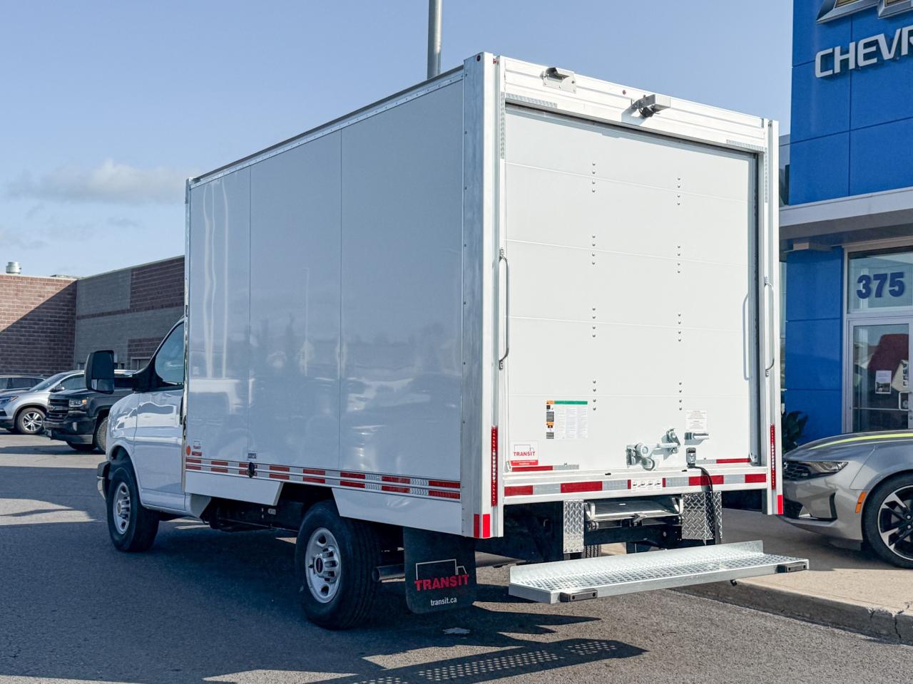 2025 GMC Savana Cutaway Work Van 4.3L V8 WITH REMOTE ENTRY, CRUISE CONTROL, A/C, REAR VISION CAMERA, AM/FM STEREO Photo