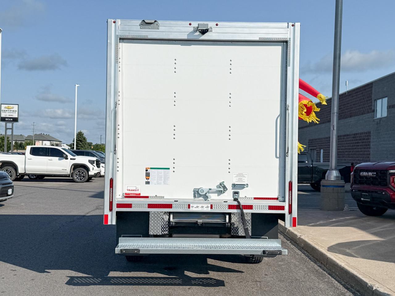 2025 GMC Savana Cutaway Work Van 4.3L V8 WITH REMOTE ENTRY, CRUISE CONTROL, A/C, REAR VISION CAMERA, AM/FM STEREO Photo