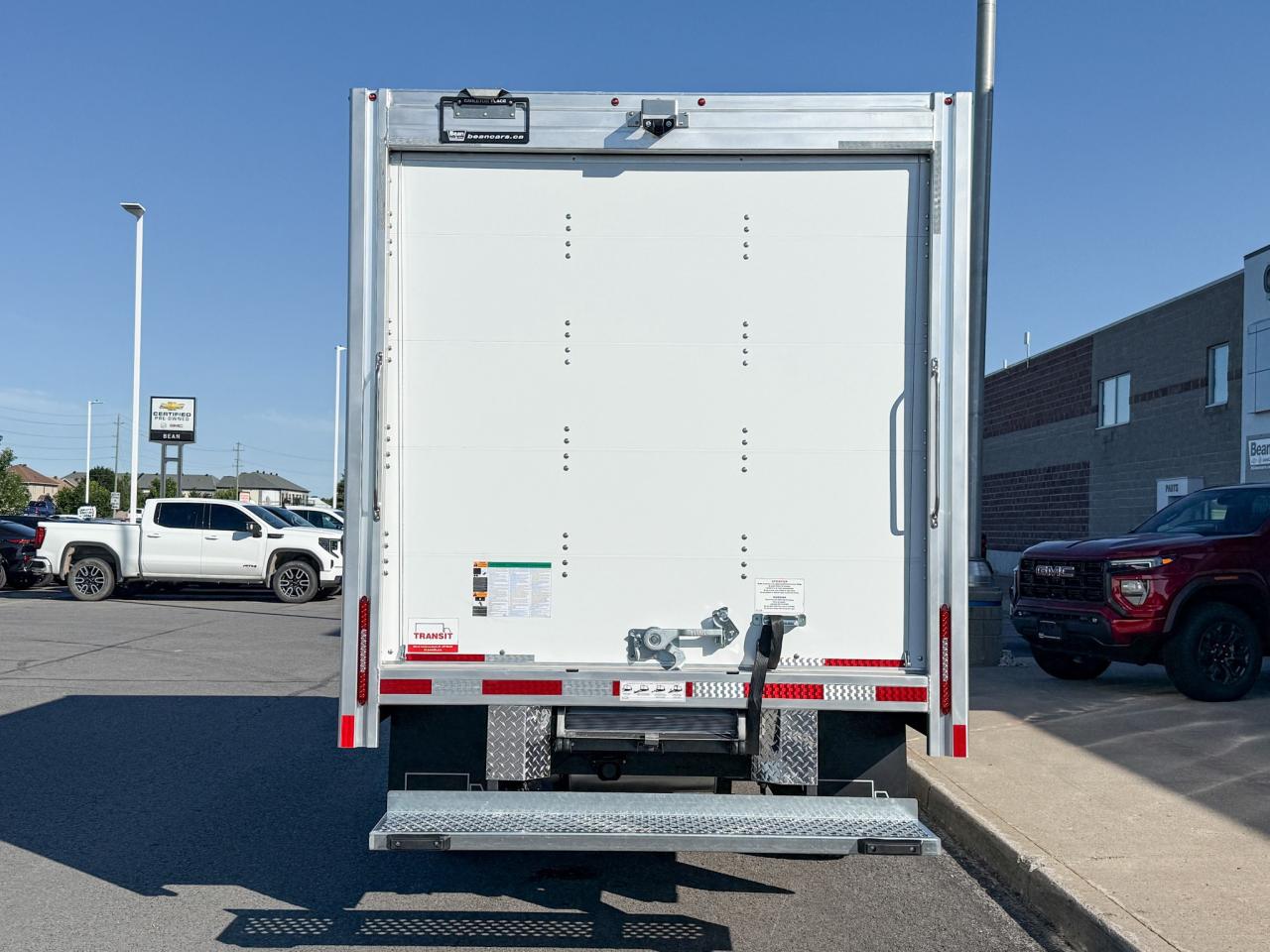 2025 GMC Savana Cutaway Work Van 4.3L V8 WITH REMOTE ENTRY, CRUISE CONTROL, A/C, REAR VISION CAMERA, AM/FM STEREO Photo