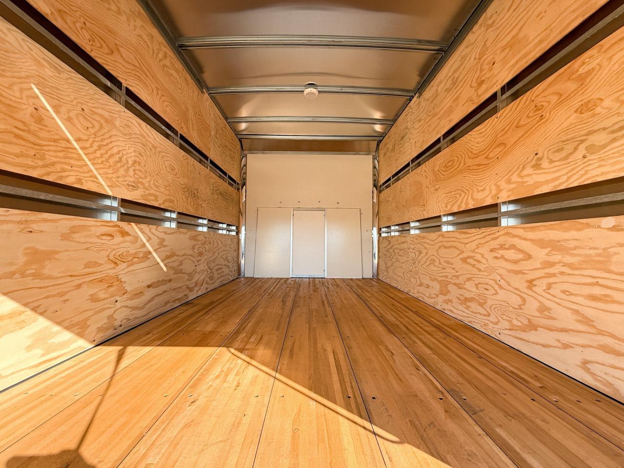 2025 GMC Savana Cutaway Work Van 4.3L V8 WITH REMOTE ENTRY, CRUISE CONTROL, A/C, REAR VISION CAMERA, AM/FM STEREO Photo4