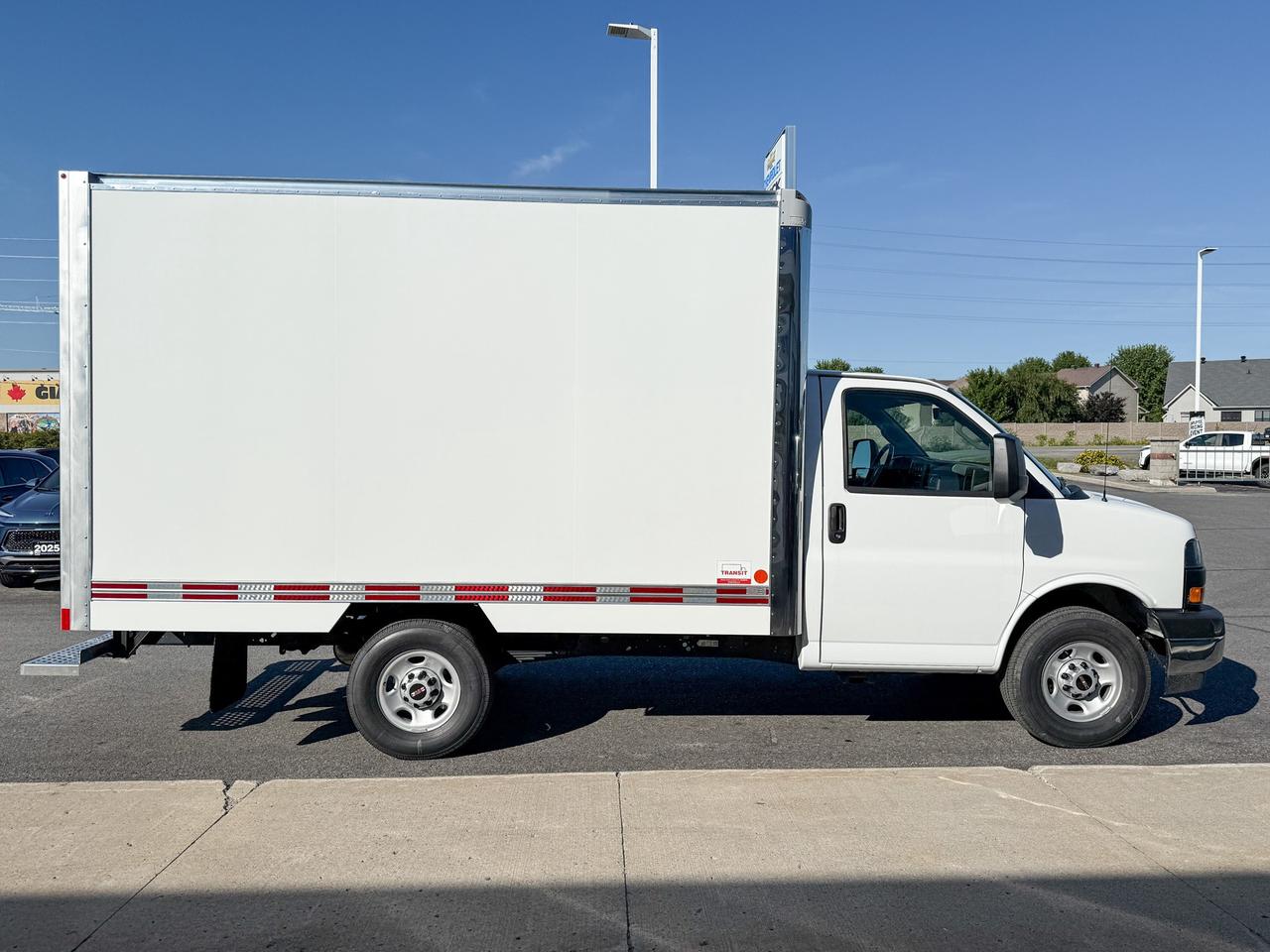 2025 GMC Savana Cutaway Work Van 4.3L V8 WITH REMOTE ENTRY, CRUISE CONTROL, A/C, REAR VISION CAMERA, AM/FM STEREO Photo