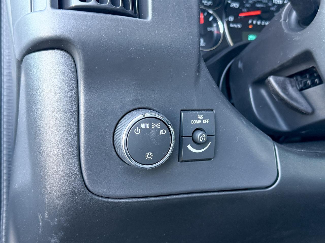 2025 GMC Savana Cutaway Work Van 4.3L V8 WITH REMOTE ENTRY, CRUISE CONTROL, A/C, REAR VISION CAMERA, AM/FM STEREO Photo