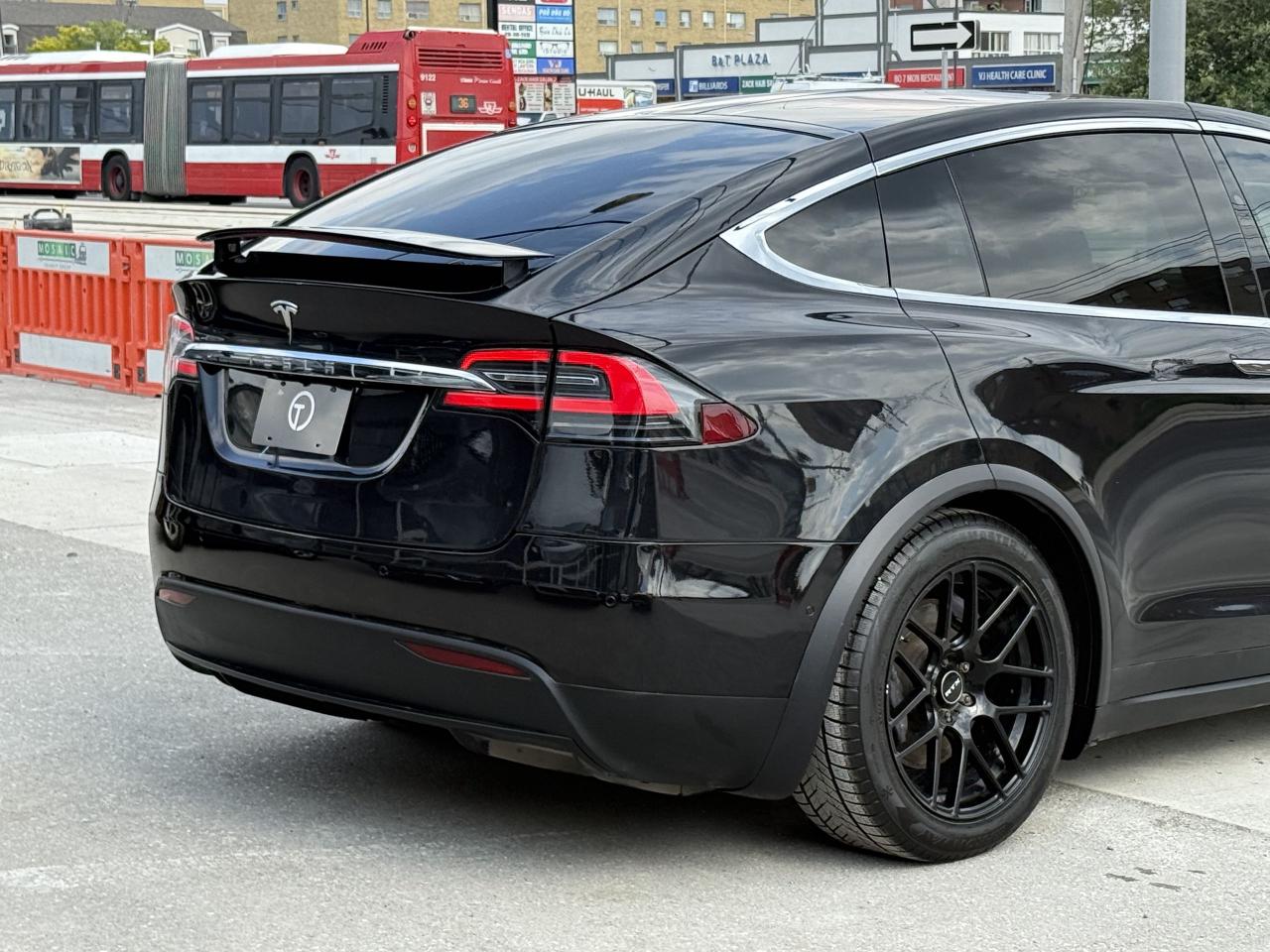 2016 Tesla Model X 90D | PREMIUM CONNECTIVITY | ENHANCED AUTOPILOT - Photo #11