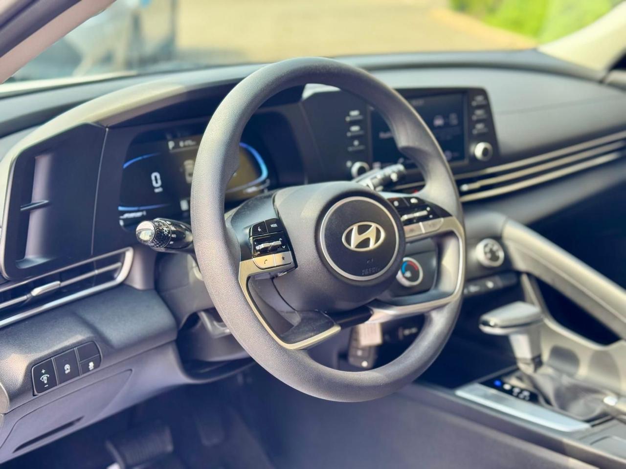 2024 Hyundai Elantra Essential - Photo #6