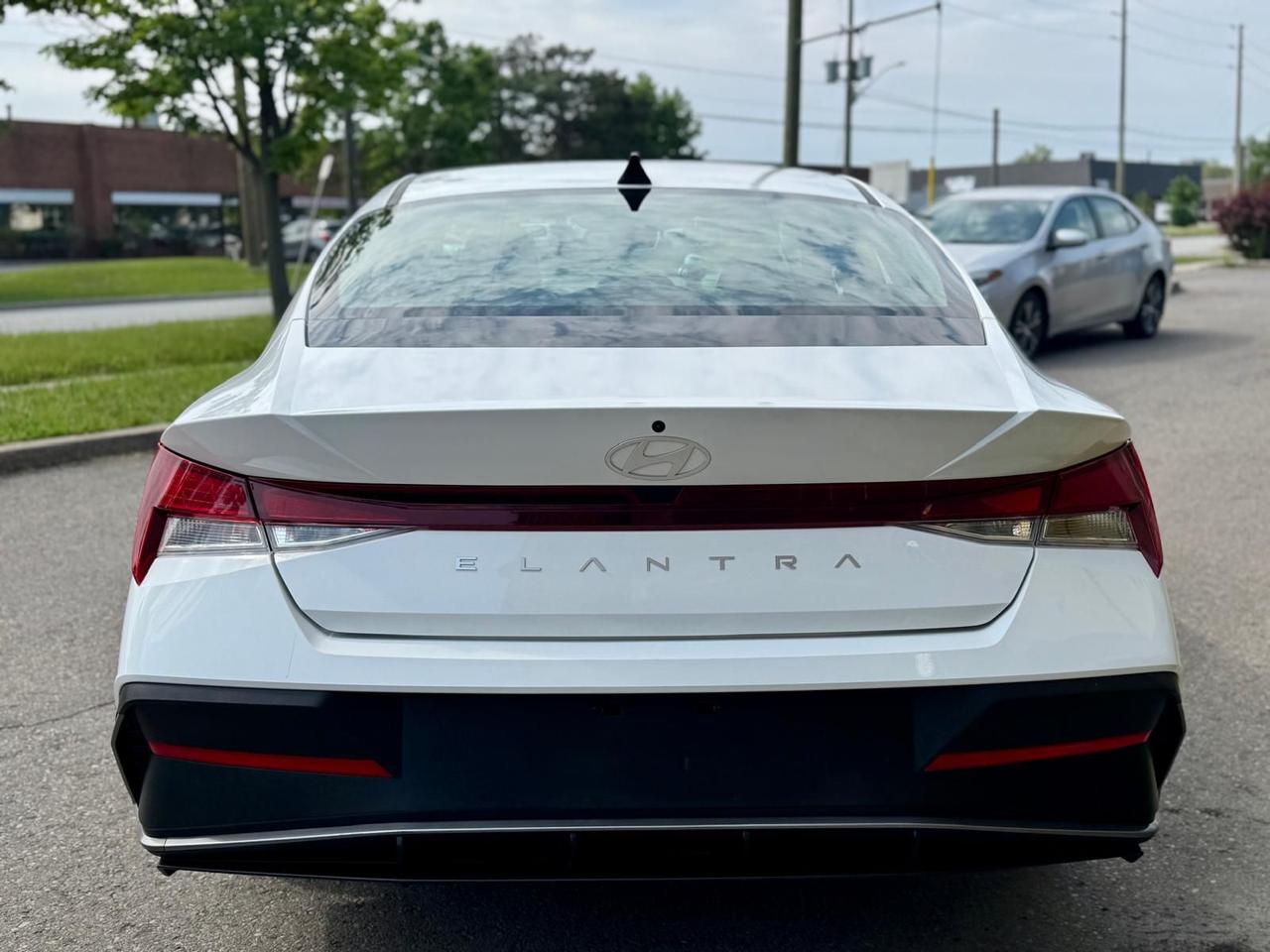 2024 Hyundai Elantra Essential Photo