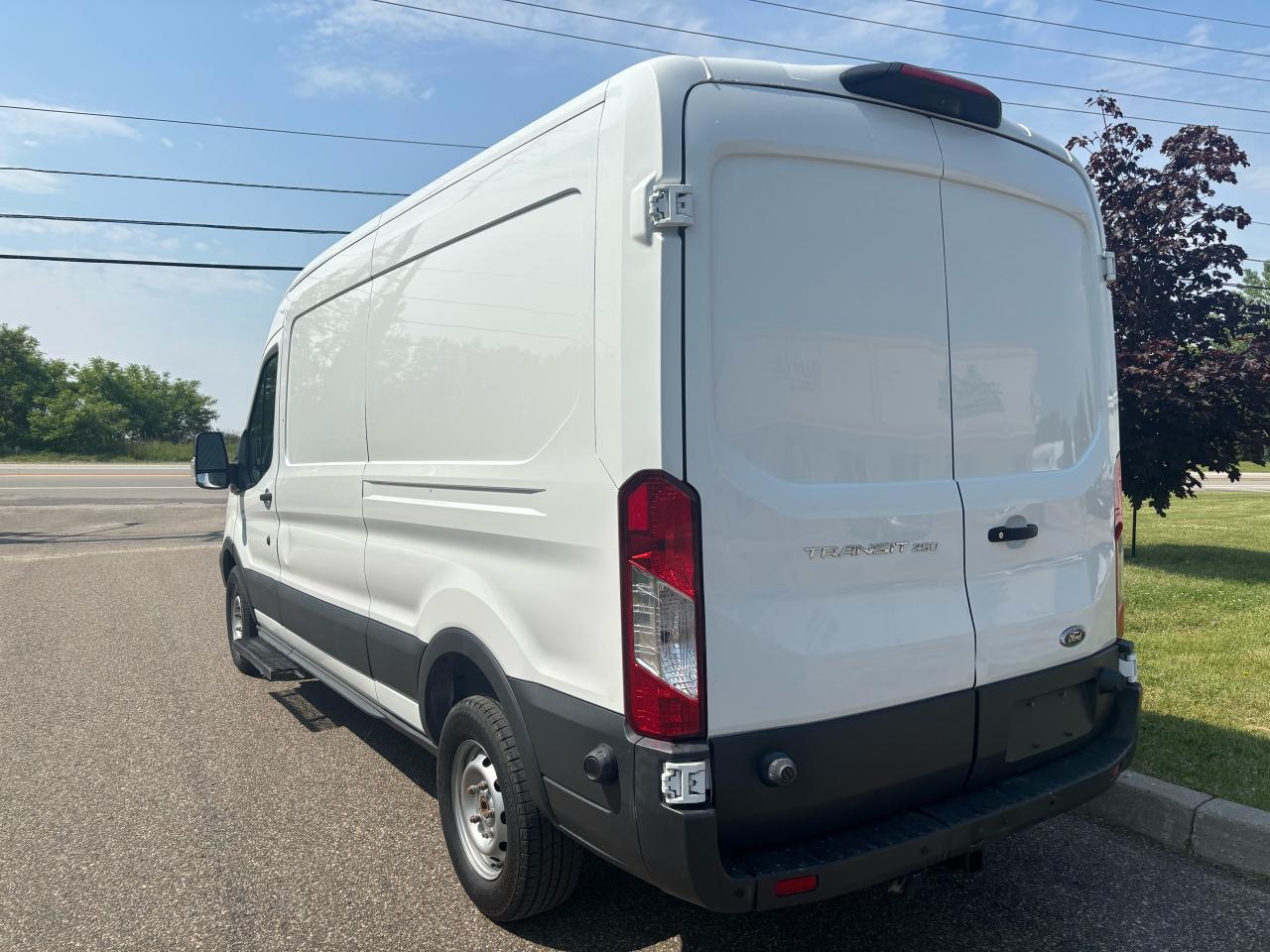 2018 Ford Transit XLT MID ROOF - Photo #4