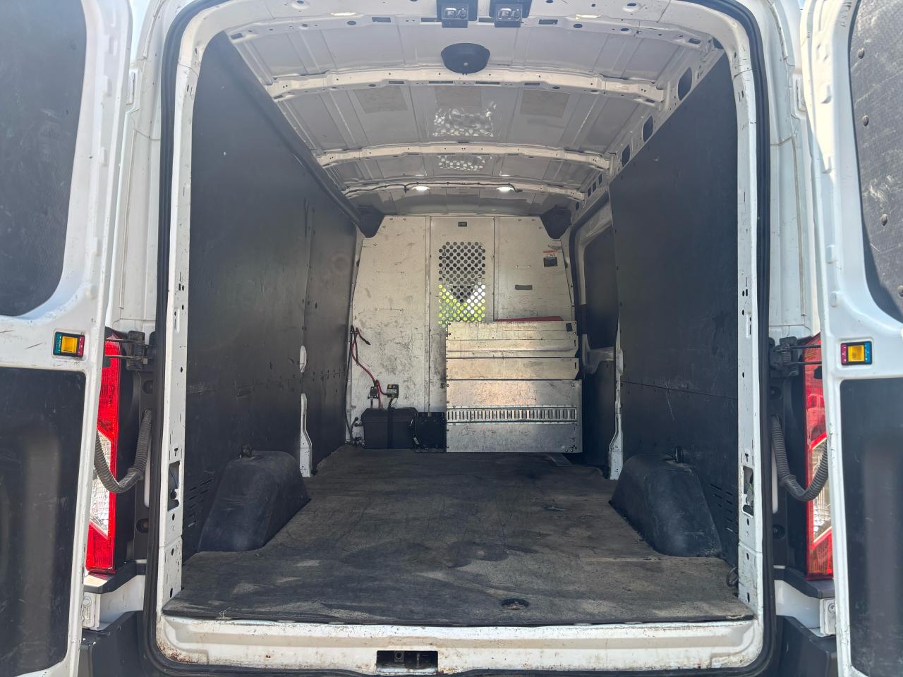 2018 Ford Transit XLT MID ROOF - Photo #13