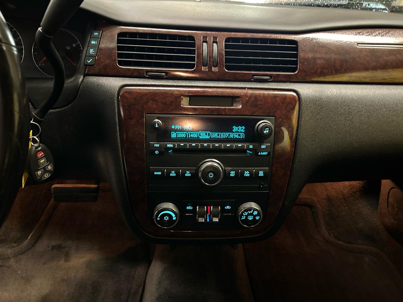 2011 Chevrolet Impala LT - Photo #11
