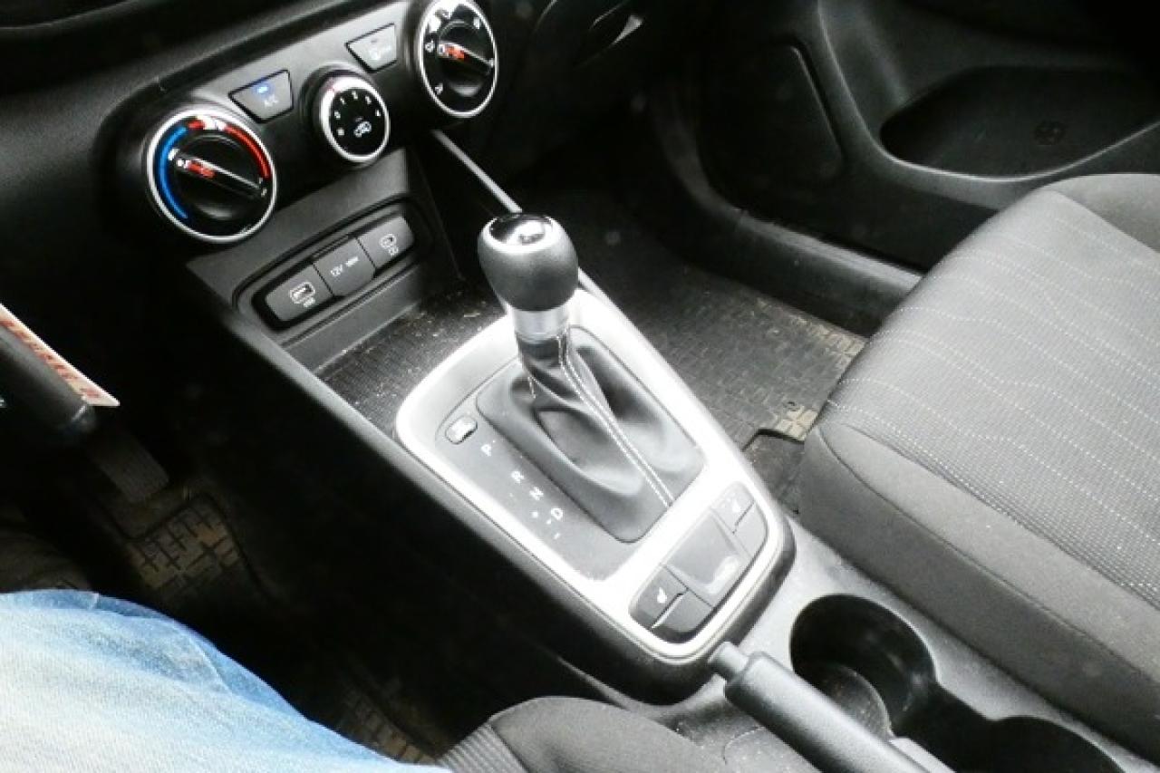 2024 Hyundai Venue Essential w/Htd cloth, BUC - Photo #16