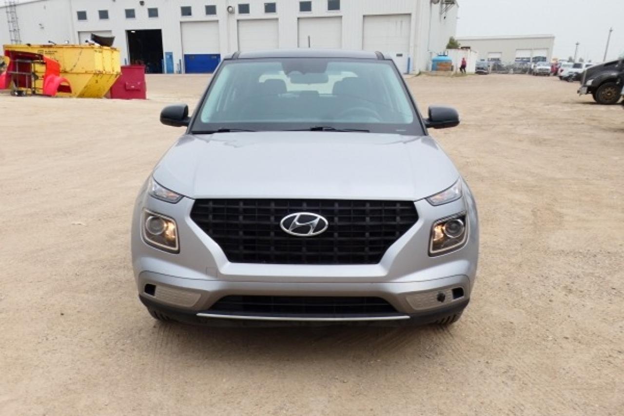 2024 Hyundai Venue Essential w/Htd cloth, BUC - Photo #3