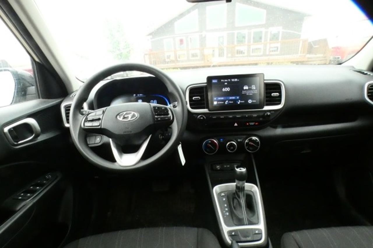 2024 Hyundai Venue Essential w/Htd cloth, BUC - Photo #12