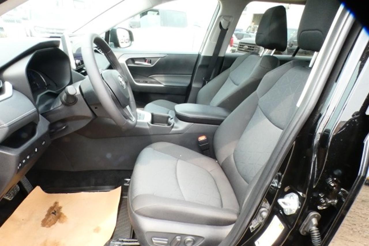 2025 Toyota RAV4 Hybrid XLE AWD w/Htd cloth, S/R, NAV ready, BUC - Photo #11