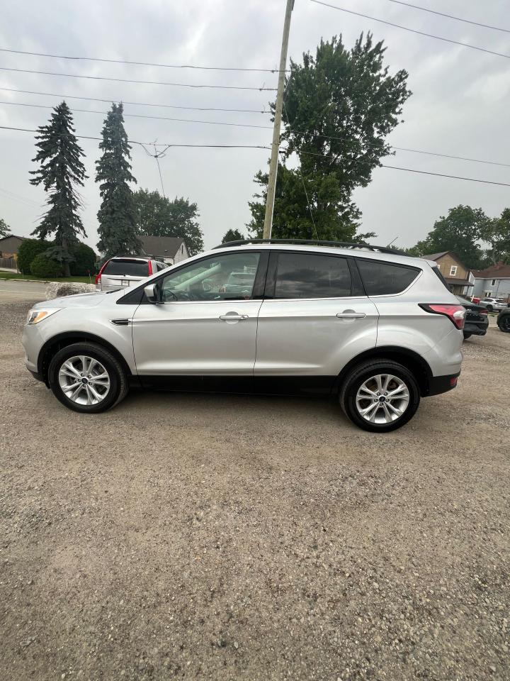 2018 Ford Escape SE - Photo #2