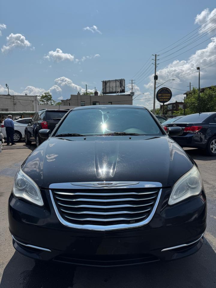 2014 Chrysler 200 4dr Sdn Touring - Photo #2
