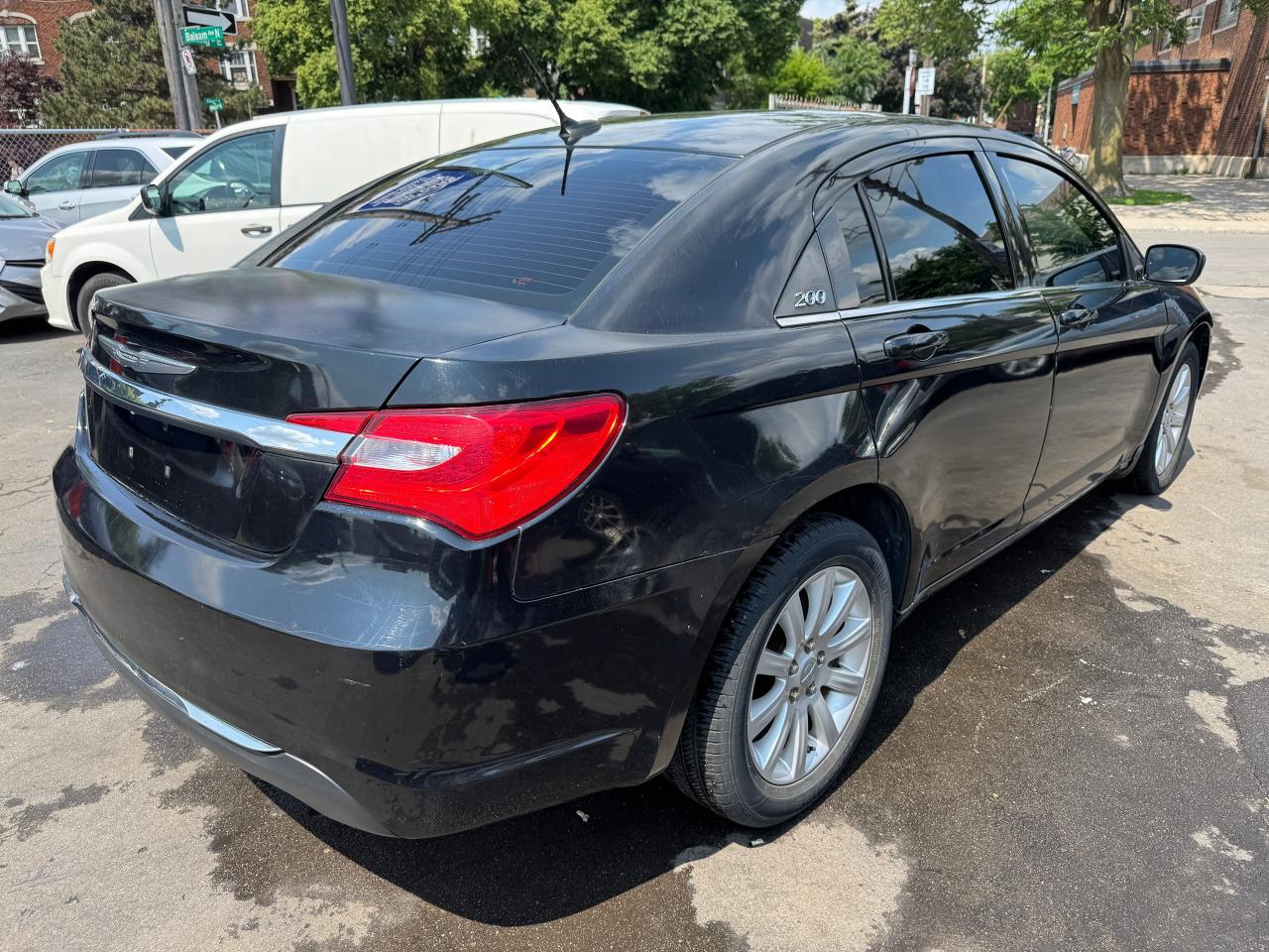 2014 Chrysler 200 4dr Sdn Touring - Photo #5