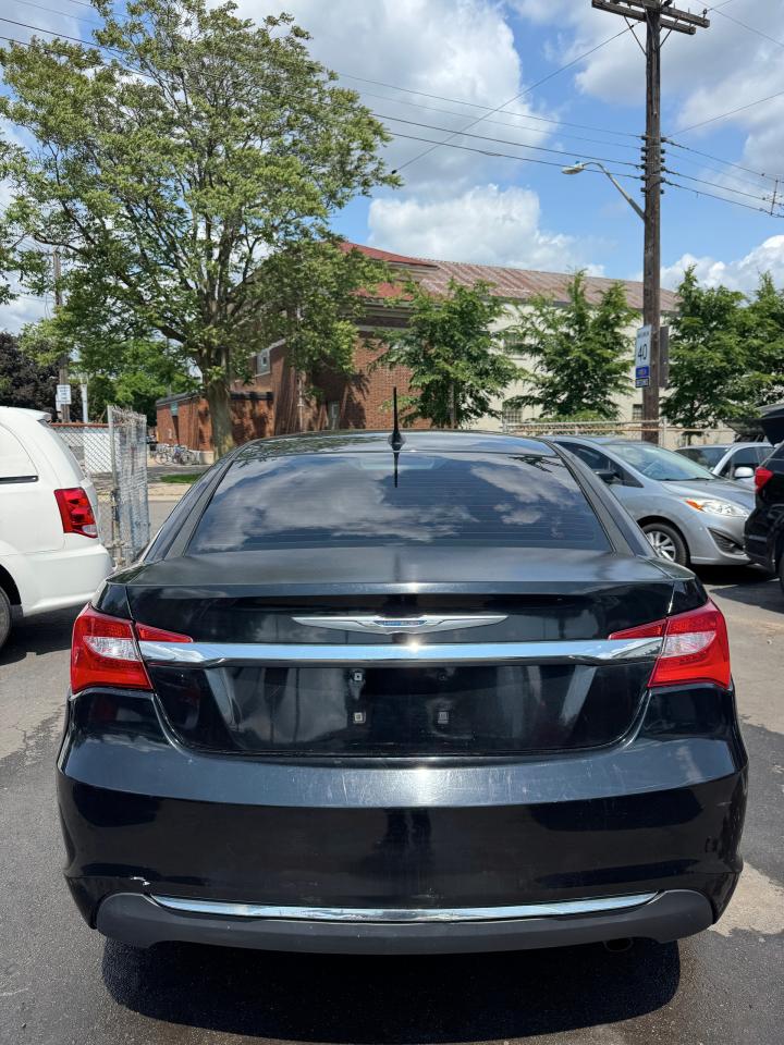 2014 Chrysler 200 4dr Sdn Touring - Photo #6