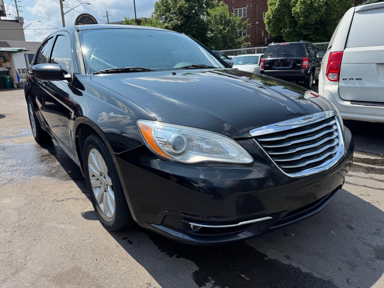 2014 Chrysler 200 4dr Sdn Touring - Photo #3