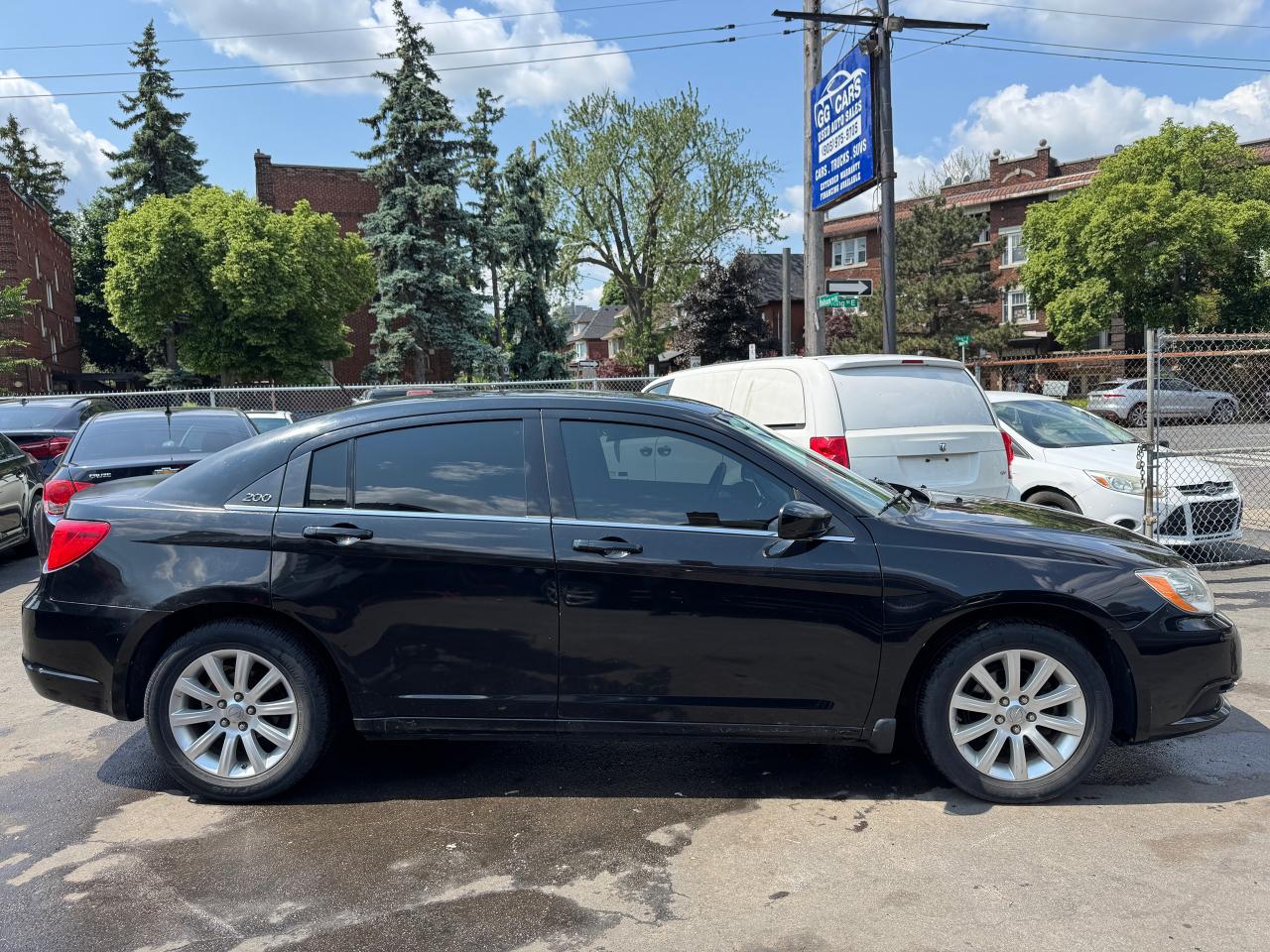 2014 Chrysler 200 4dr Sdn Touring - Photo #4