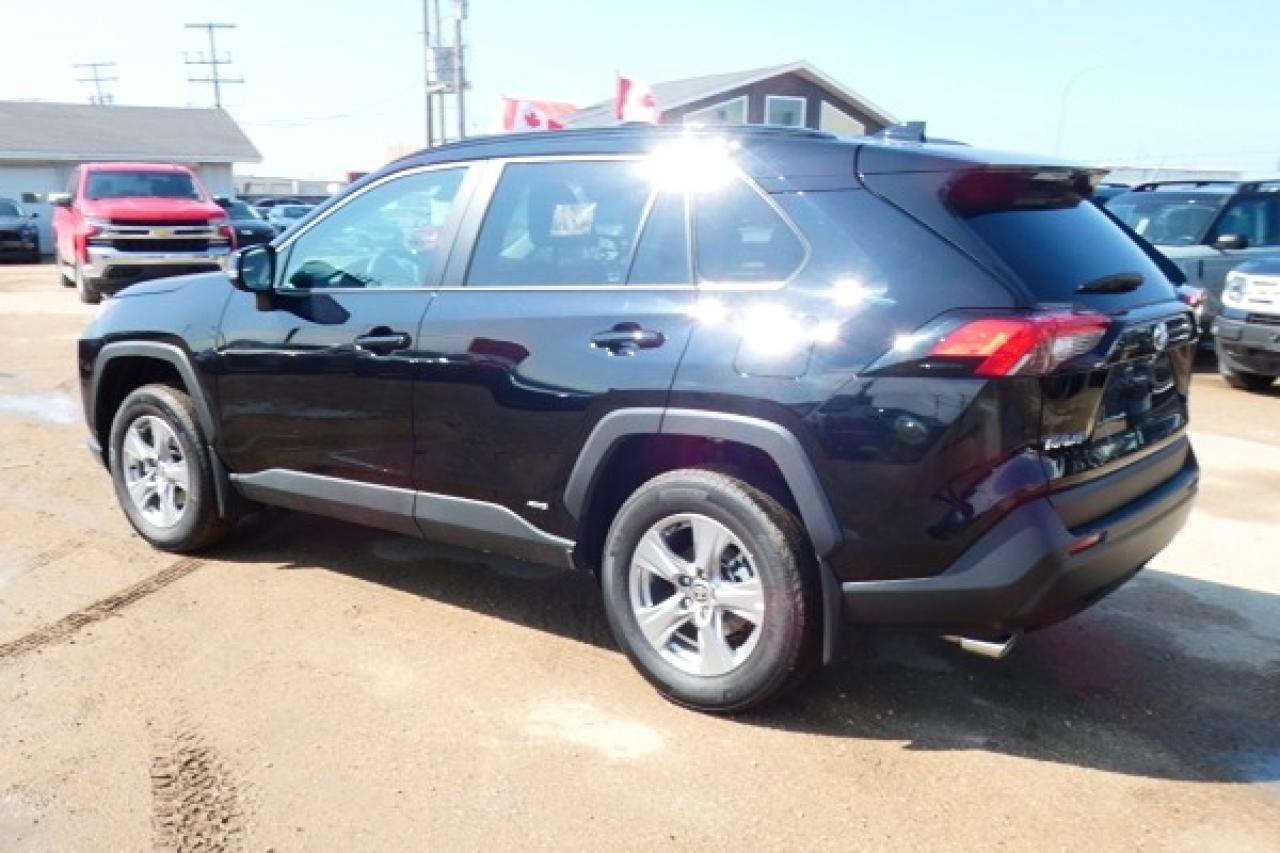 2025 Toyota RAV4 Hybrid XLE AWD w/Htd cloth, S/R, NAV ready, BUC - Photo #8