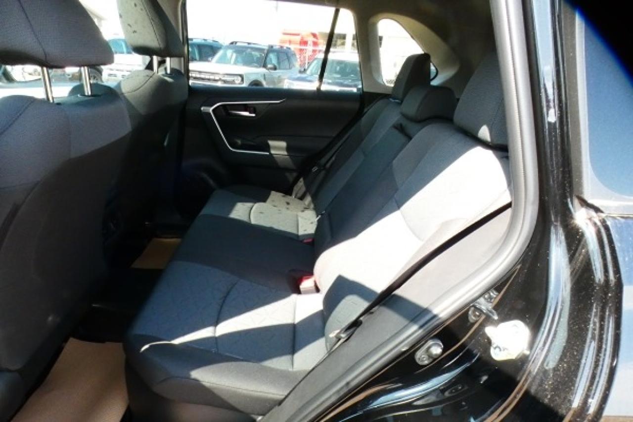 2025 Toyota RAV4 Hybrid XLE AWD w/Htd cloth, S/R, NAV ready, BUC - Photo #10