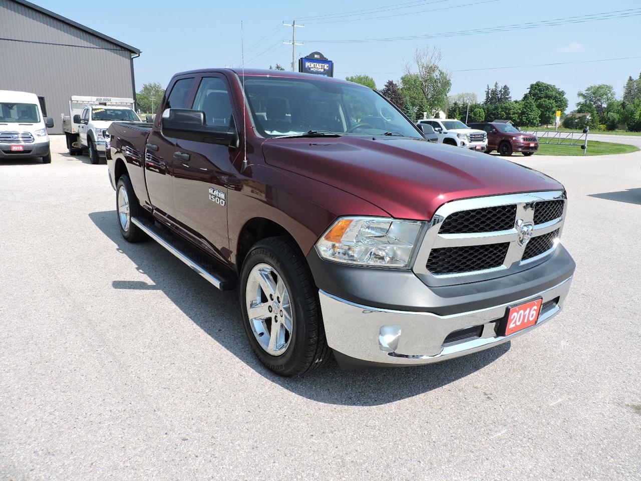 2016 RAM 1500 SXT 3.6L 4X4 6-Seater New Tires Only 104000 KMS