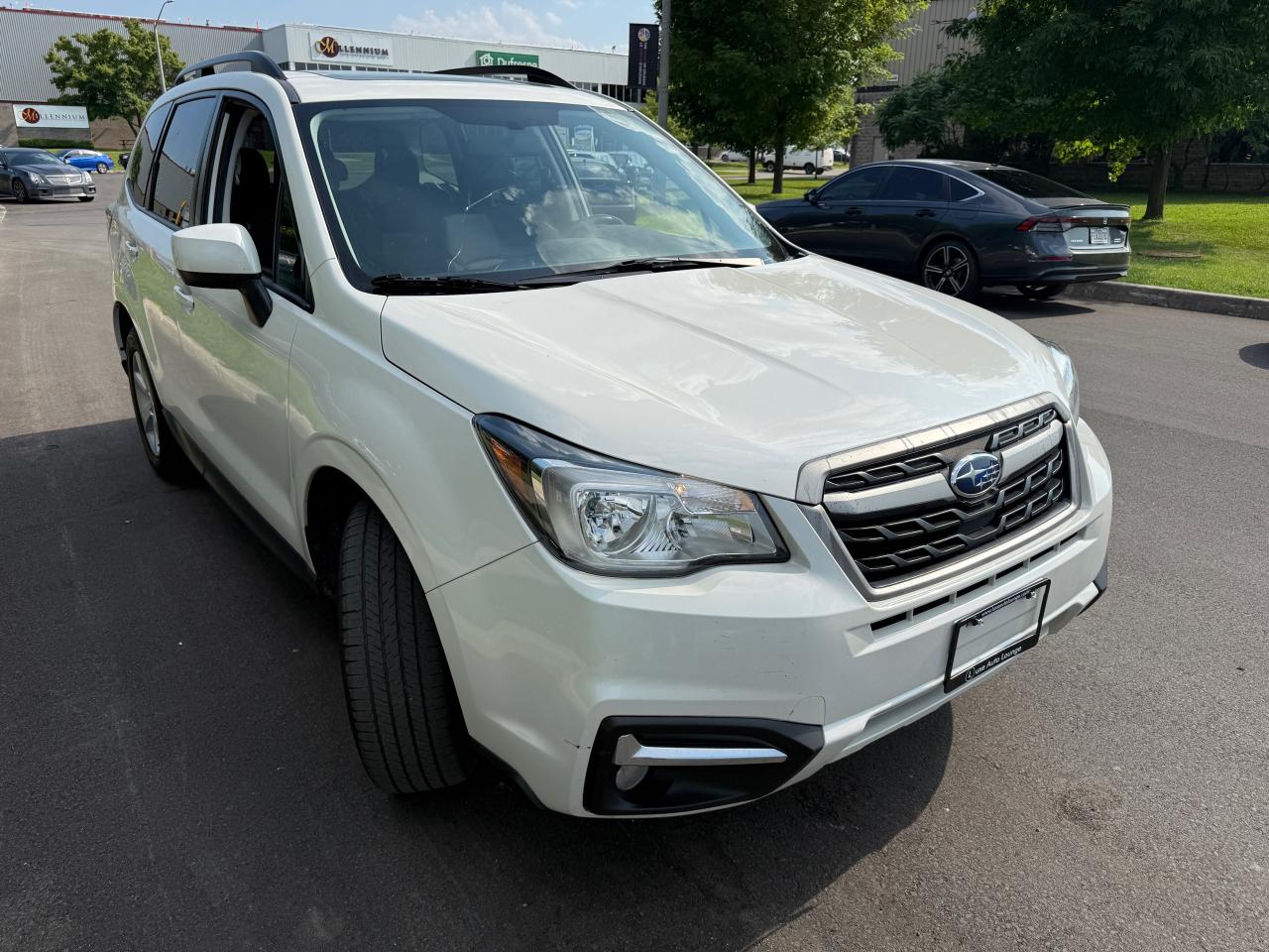 2018 Subaru Forester Touring AWD, LOW KM, SUNROOF, HEATED SEATS Photo3