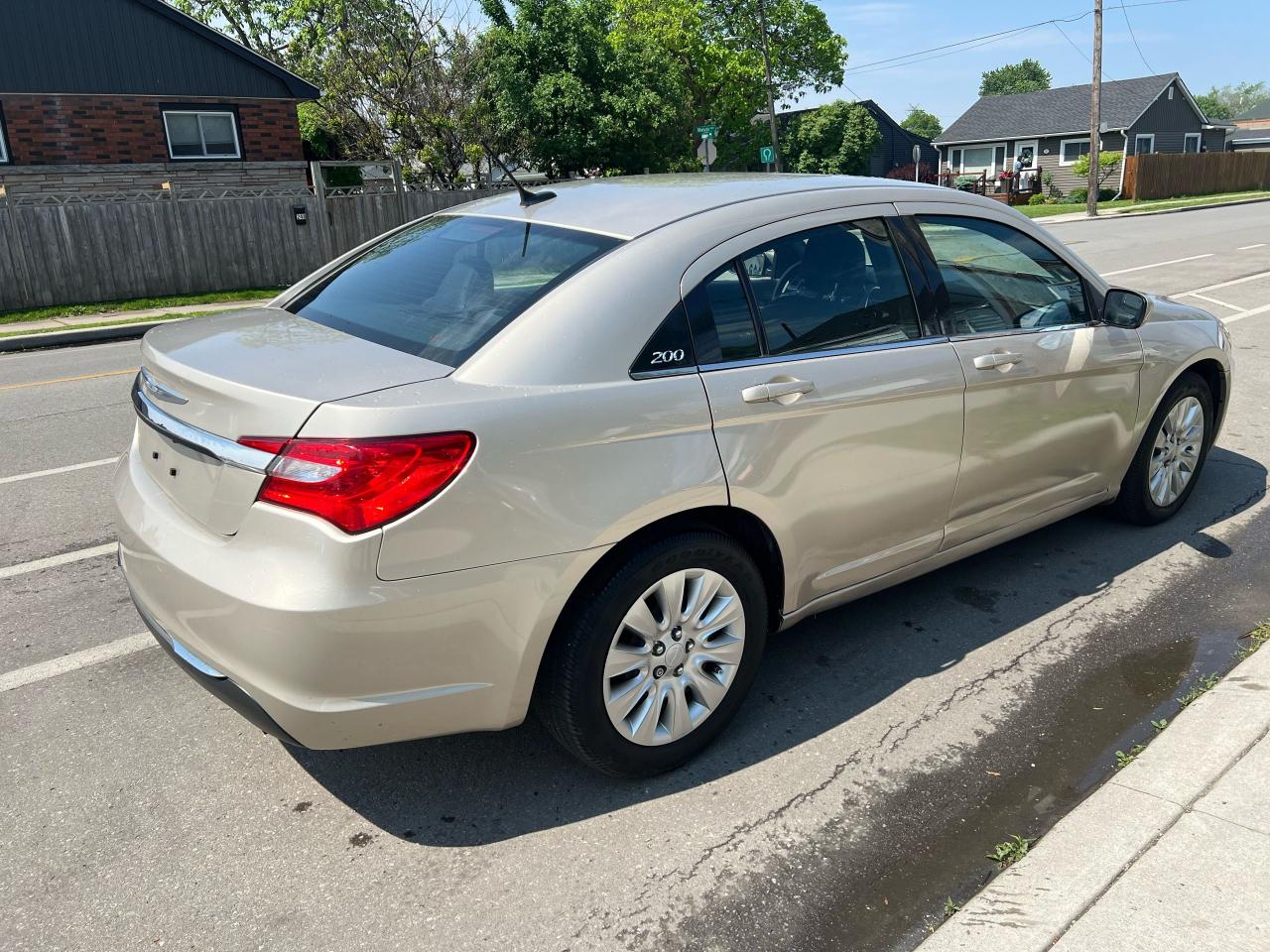2013 Chrysler 200 LX - Photo #4