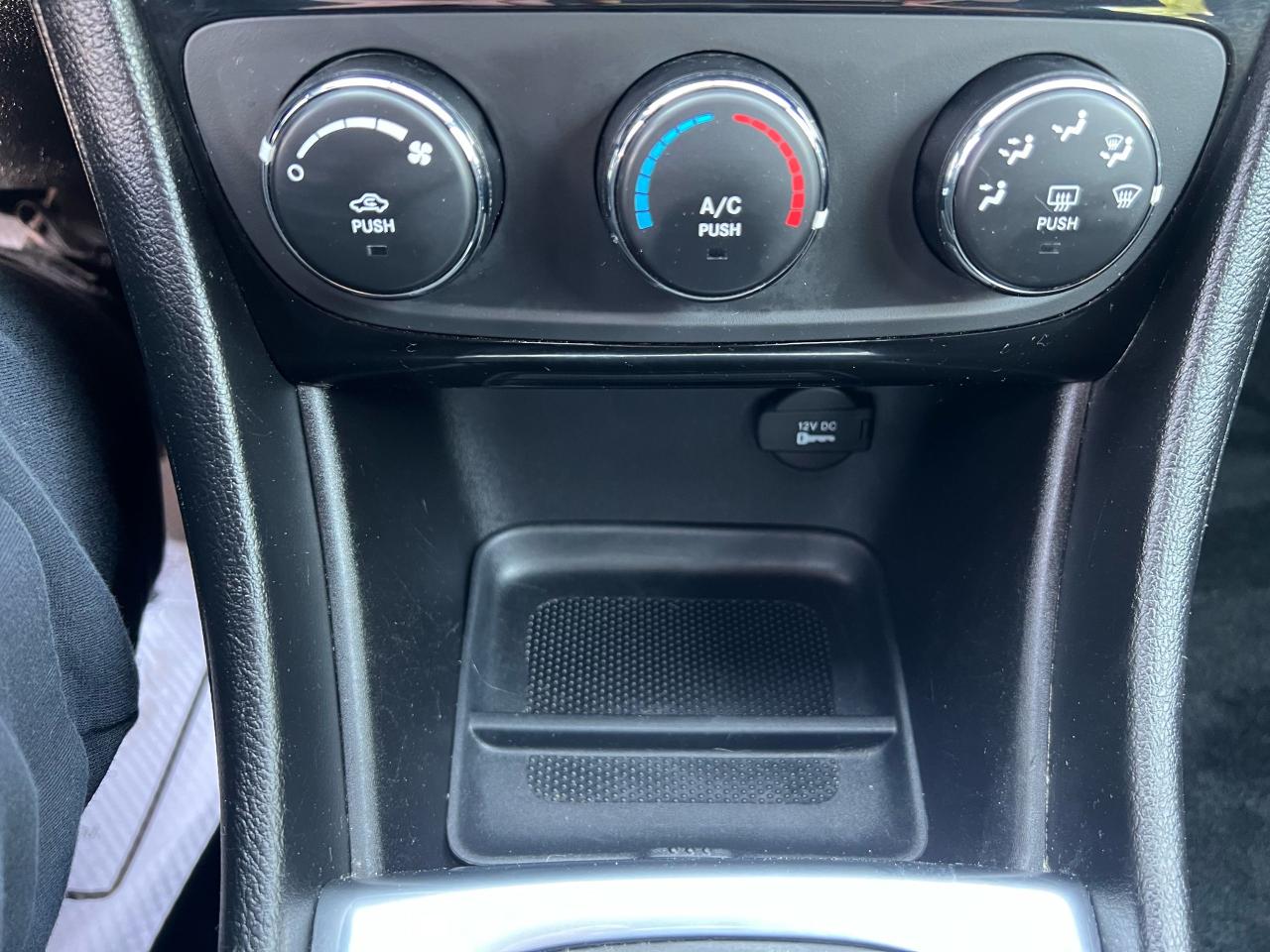2013 Chrysler 200 LX - Photo #12
