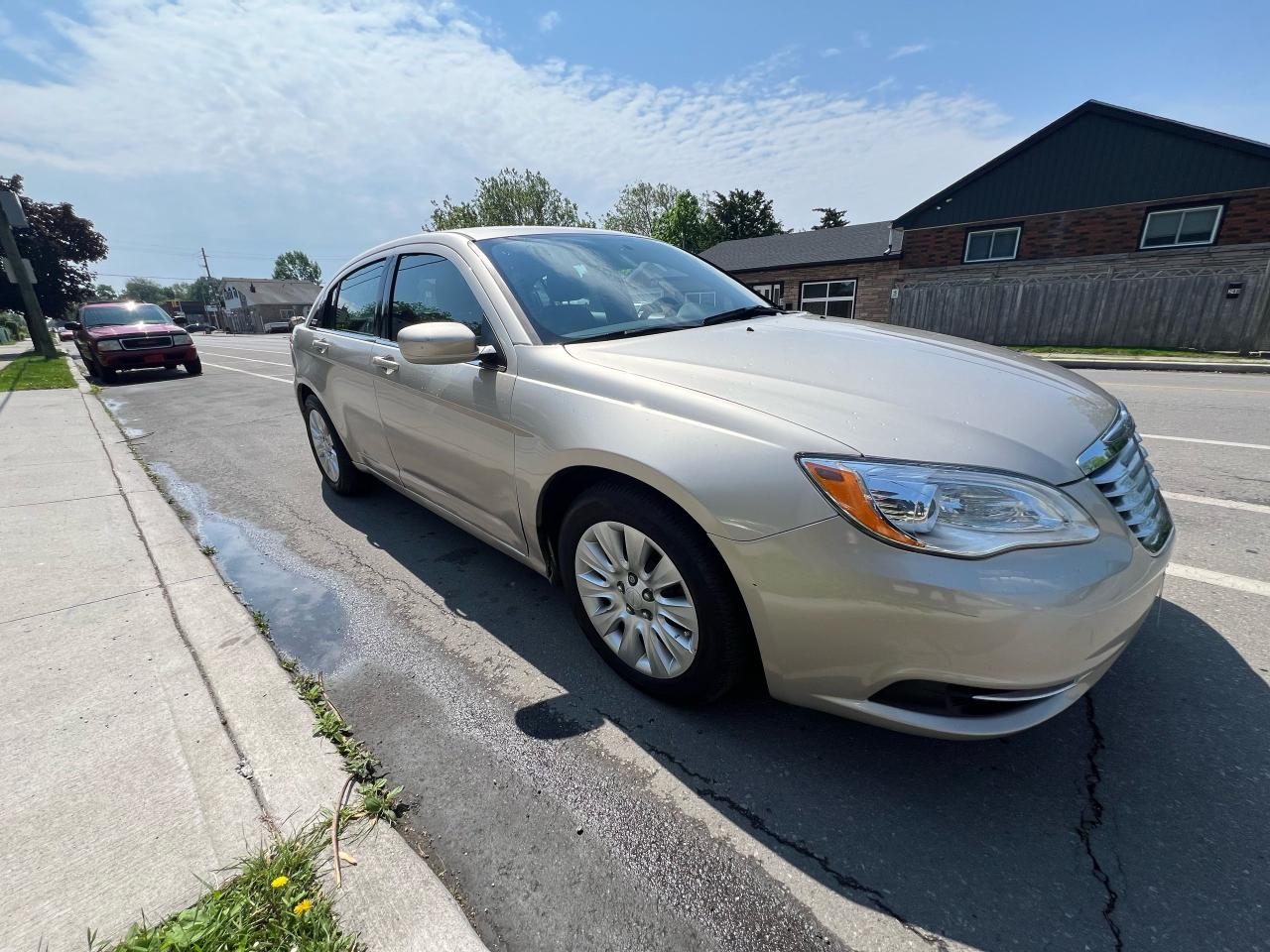 2013 Chrysler 200 LX - Photo #3