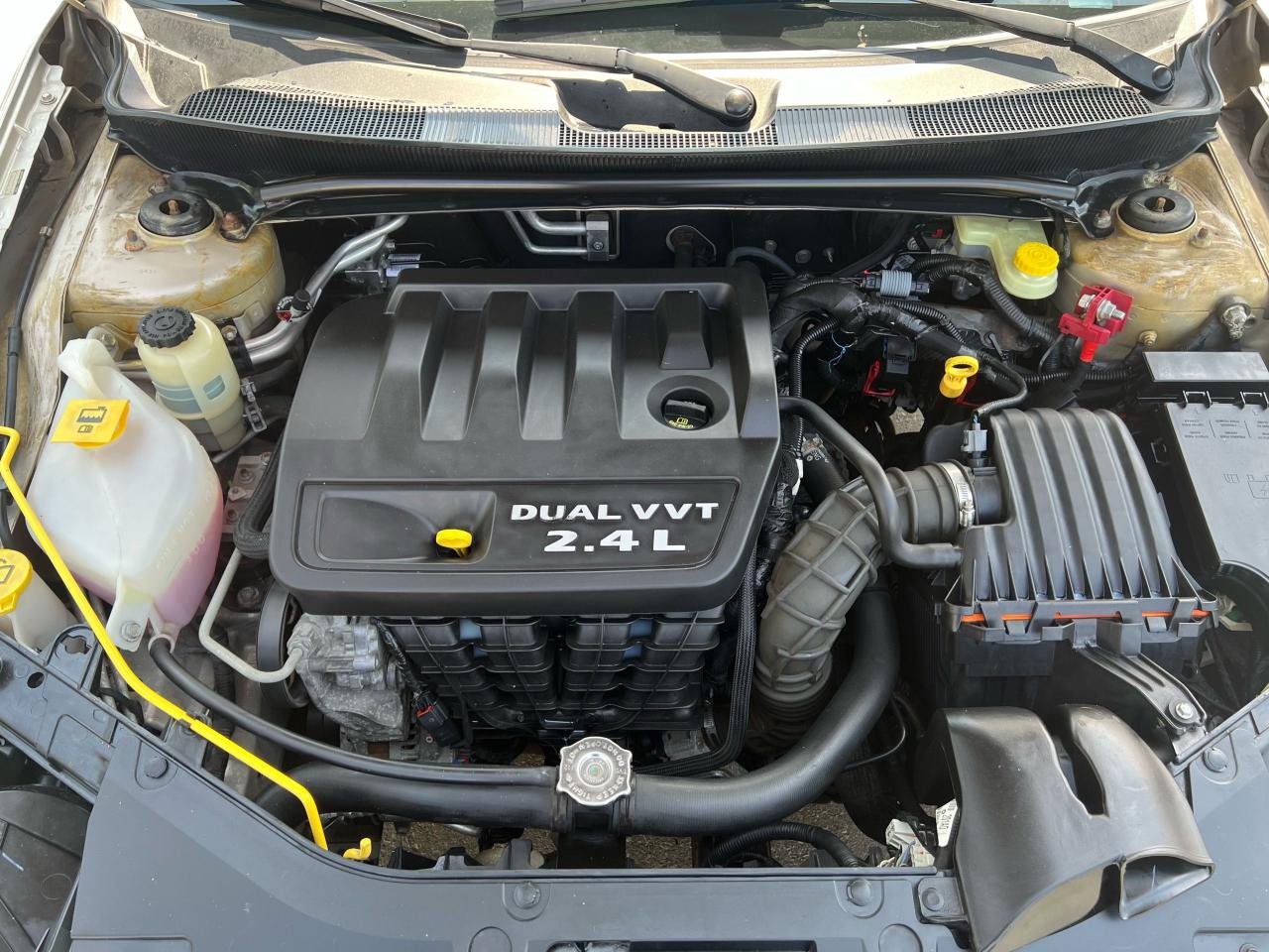 2013 Chrysler 200 LX - Photo #9