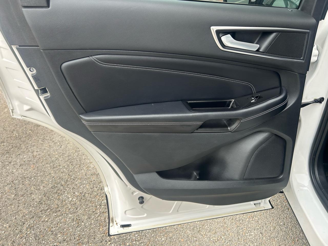 2016 Ford Edge Titanium - Photo #15