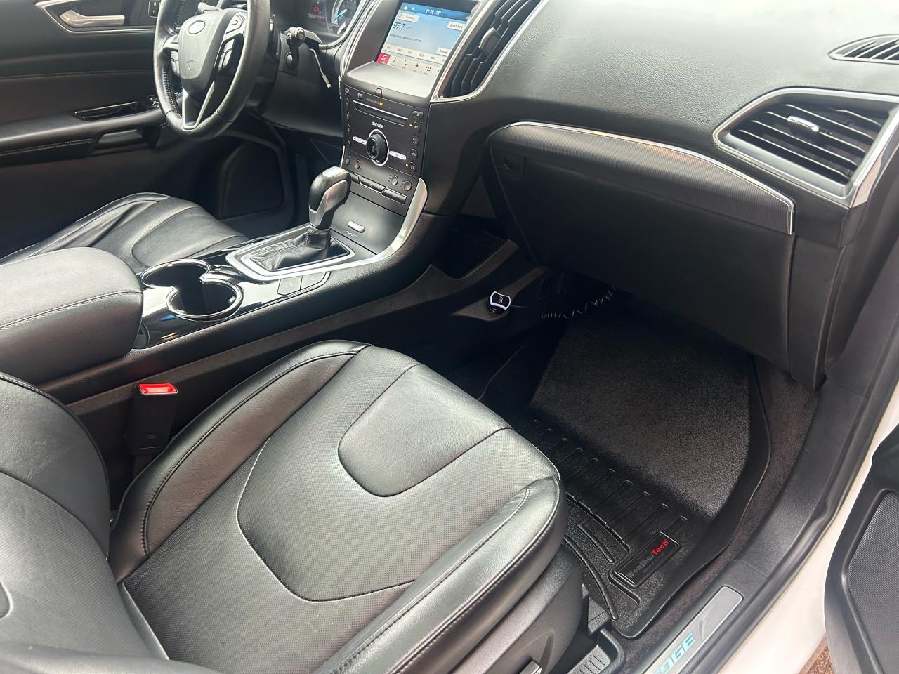 2016 Ford Edge Titanium - Photo #14