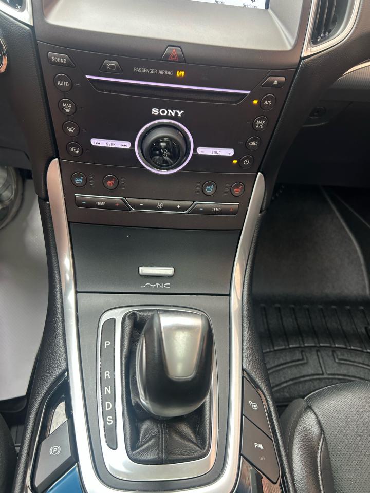 2016 Ford Edge Titanium - Photo #6