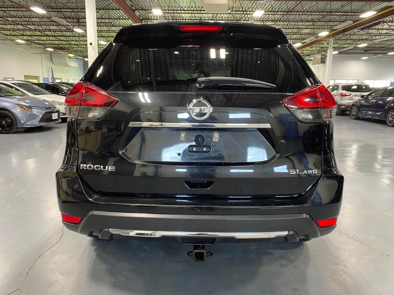2018 Nissan Rogue SV - Photo #4