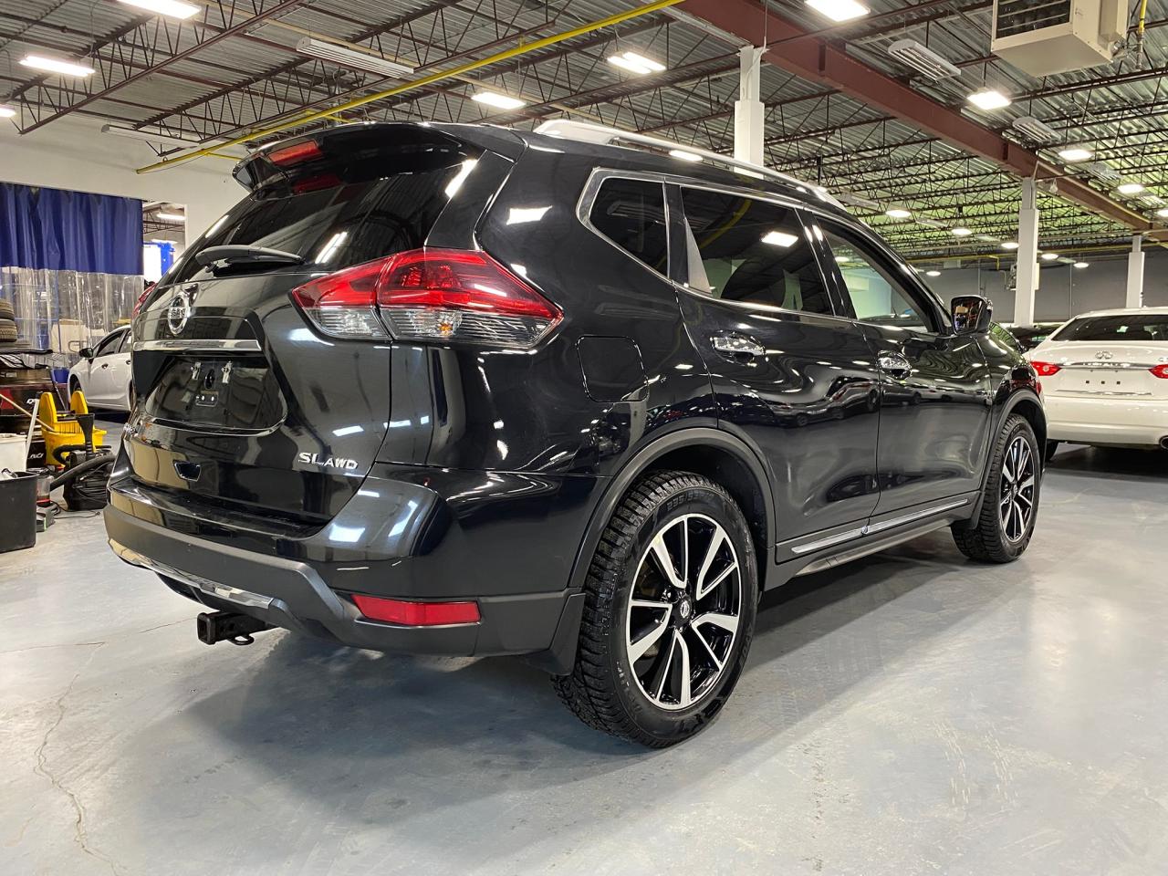 2018 Nissan Rogue SV - Photo #5
