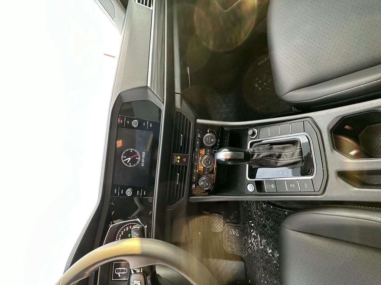 2021 Volkswagen Jetta SEL Photo