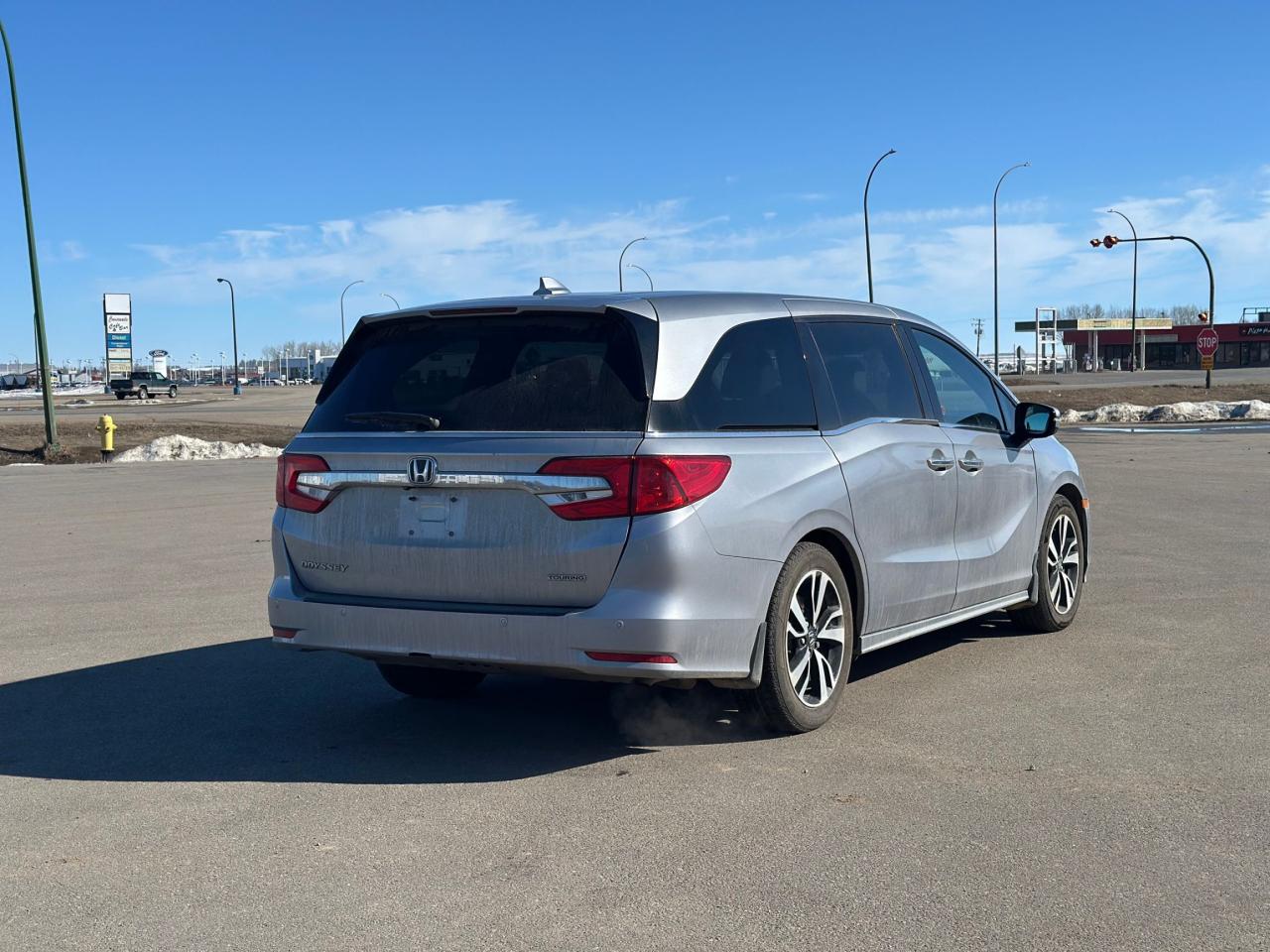 2020 Honda Odyssey Touring Photo3