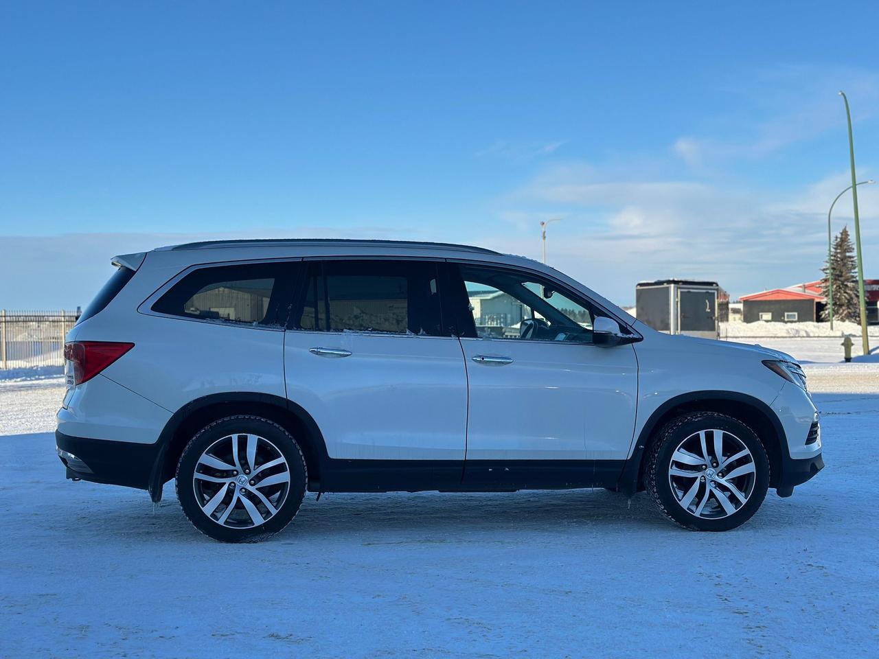 2017 Honda Pilot Touring Photo3