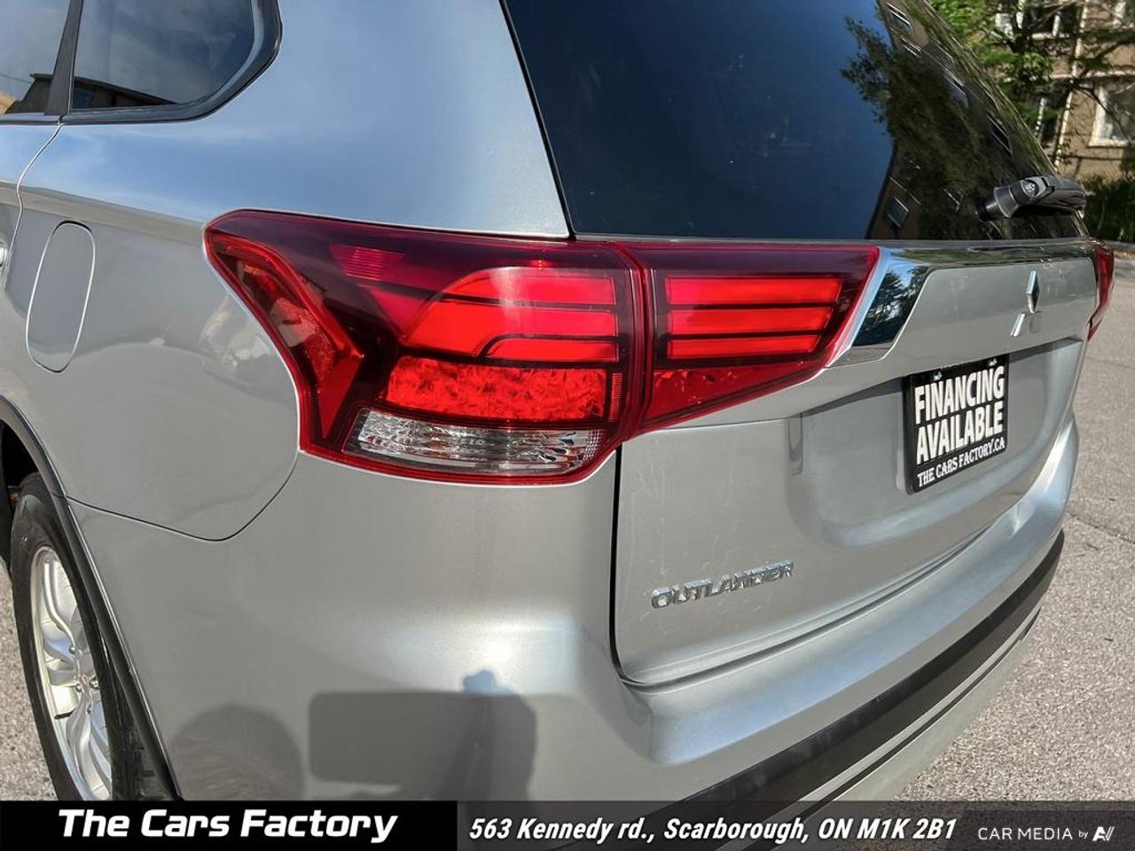 2020 Mitsubishi Outlander ES AWC 7-Passenger Apple Carplay/Camera! Photo