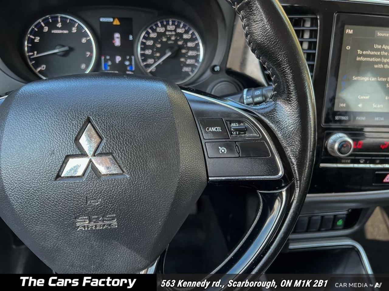 2020 Mitsubishi Outlander ES AWC 7-Passenger Apple Carplay/Camera! Photo
