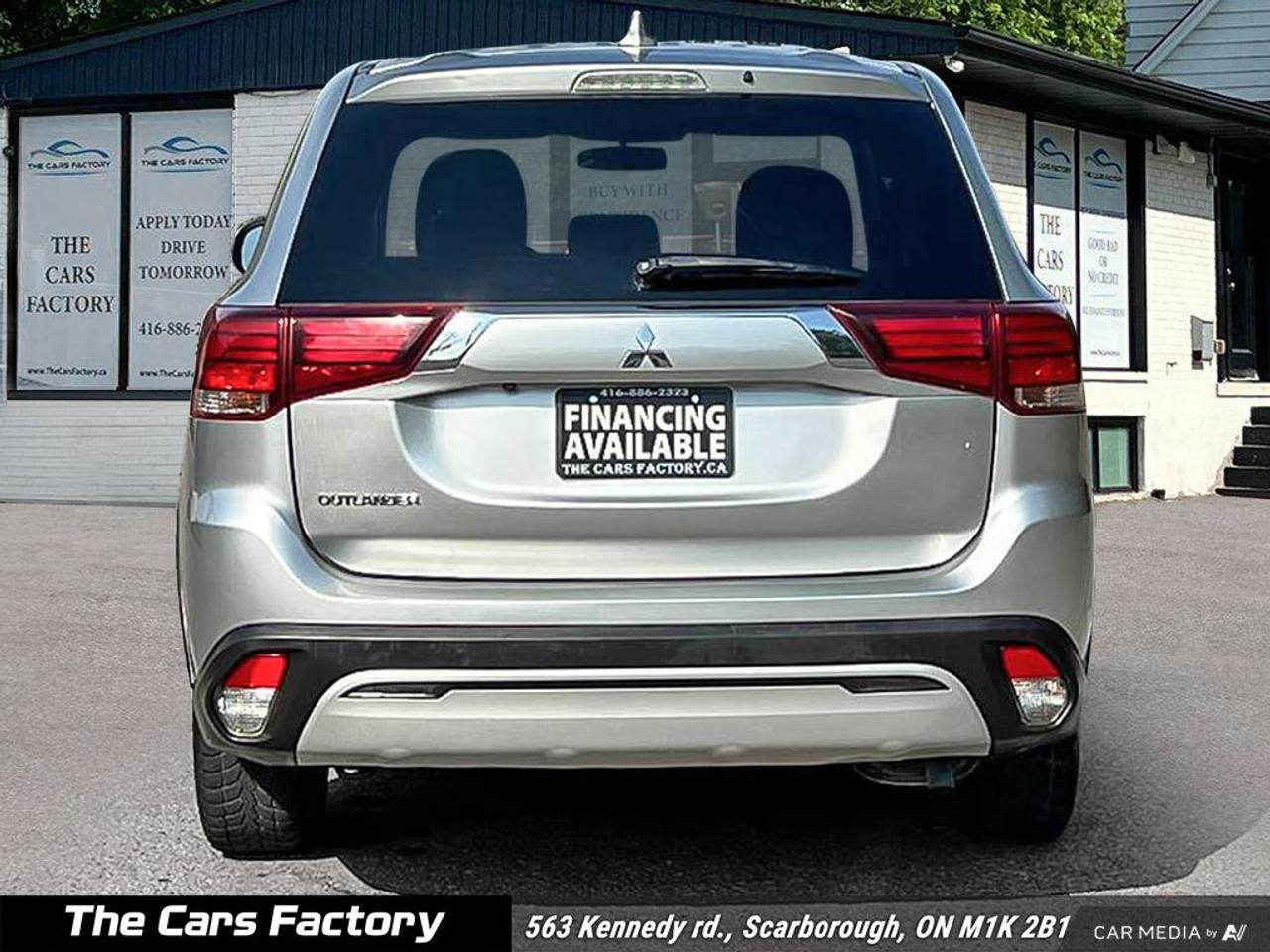 2020 Mitsubishi Outlander ES AWC 7-Passenger Apple Carplay/Camera! Photo
